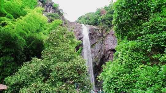 浙江宁波宁海雁苍山瀑布风景航拍