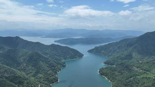 航拍群山环绕的东江湖 绿水青山夏季景观