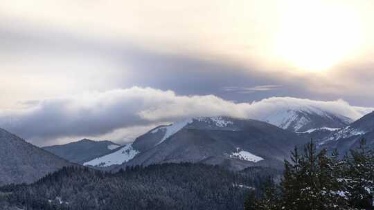雪山山顶云景延时拍摄视频素材模板下载