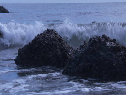 海浪拍打海边的礁石 岩石 合集