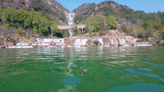 天台山大瀑布：山水间瀑布与绿水景观