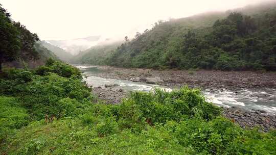 菲律宾山区的流水