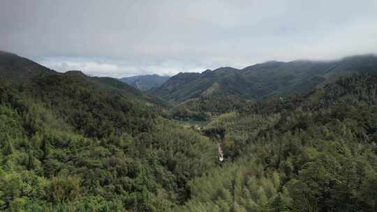 信宜钱排锅厂坪航拍，高山湖泊