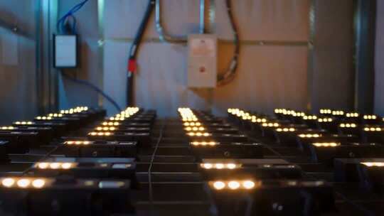 工厂内电子产品生产线