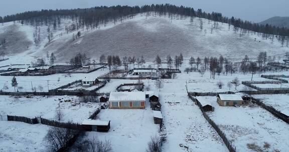 航拍大兴安岭雪原山里人家