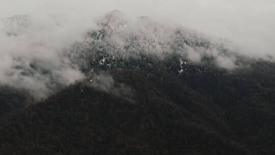 航拍巴统山脉