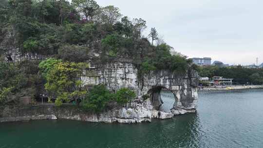 广西省桂林市漓江边上的桂林象鼻山景区