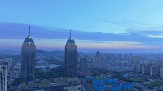 航拍枣庄双子星恒太城区域的晨曦霞光视频素材模板下载