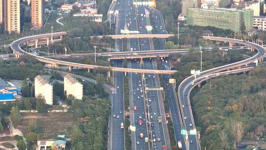 航拍傍晚城市道路车流