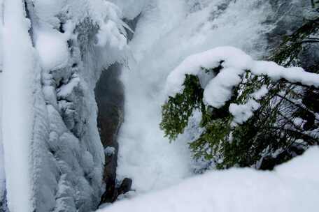 溪流，雪，瀑布，冰柱