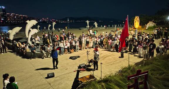 小麦岛夜景演唱游客