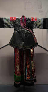 贵州博物馆少数民族蜡染服饰