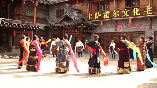 康定城内藏族民族舞蹈视频素材模板下载