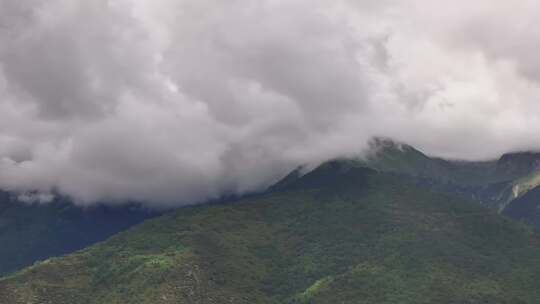 南迦巴瓦峰雨季航拍