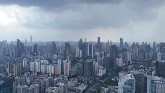 航拍湖北武汉城市暴雨来袭