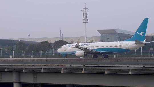 武汉天河机场飞机降落