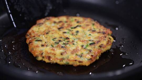 平底锅烙韭菜糊饼糊塌子蔬菜饼