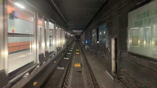 穿越地铁隧道视频素材模板下载