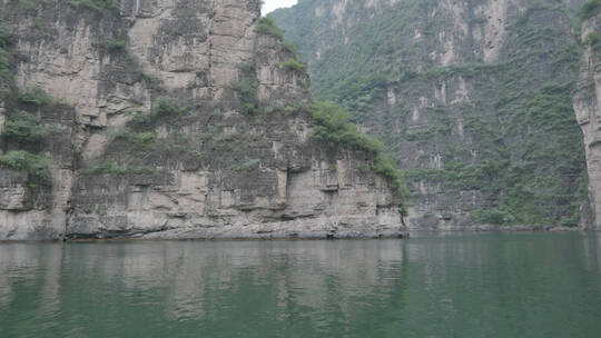 龙庆峡海峡山峰