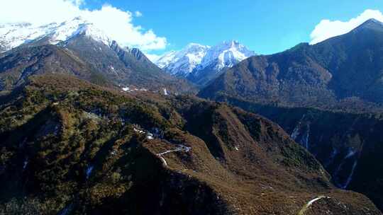 航拍西藏林芝雅鲁藏布江雅鲁藏布大峡谷雪山视频素材模板下载