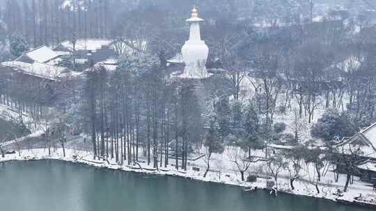 航拍瘦西湖景区园林大明寺观音山宋夹城雪景