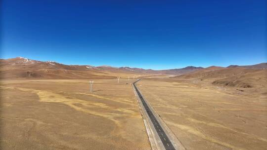 西藏高原蓝天雪山公路航拍