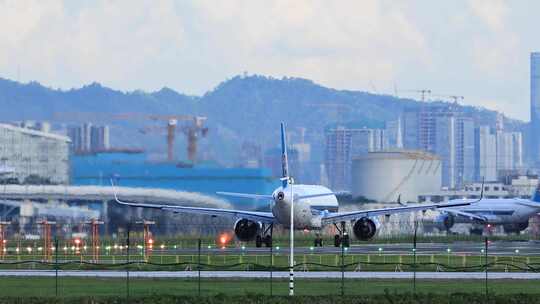 南方航空客机在深圳机场降落