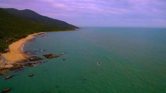 航拍海南三亚大小洞天灯塔椰林海浪礁石沙滩