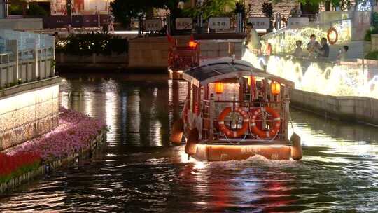 荔枝湾上夜景游船 桨声灯影广州永庆坊花船