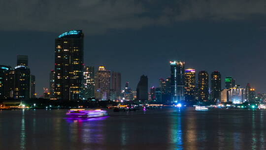 沿海城市夜景