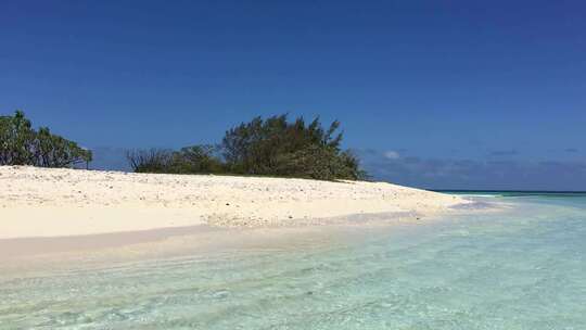 太平洋岛屿上的原始白色海滩