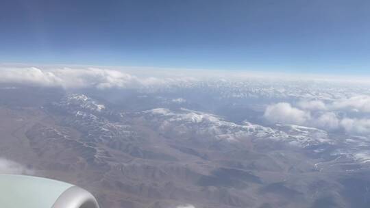 飞机上航拍 俯瞰雪山 藏区大气 _1667视频素材模板下载