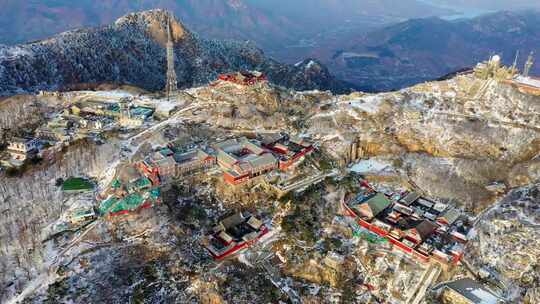 一场春雪后的泰山