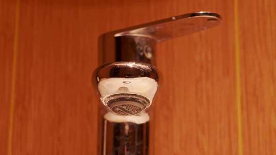 金属水龙头特写素材