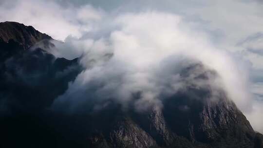 挪威罗弗敦群岛、云山雾绕