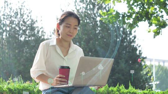 亚洲东方中国女性户外办公打电话玩手机视频素材模板下载