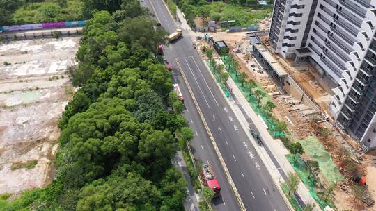 航拍消防车出警在公路上行驶06