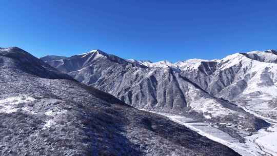 冬季雪山风光