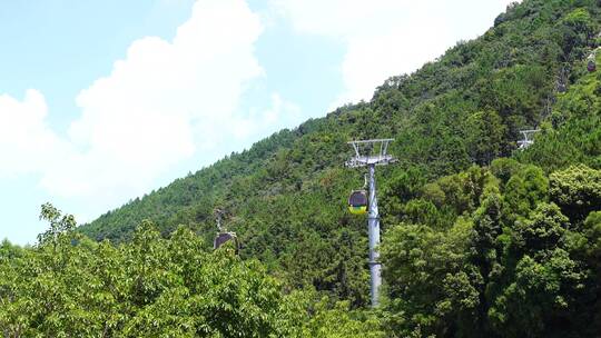 景区缆车索道观光缆车特写山上风景旅游景点