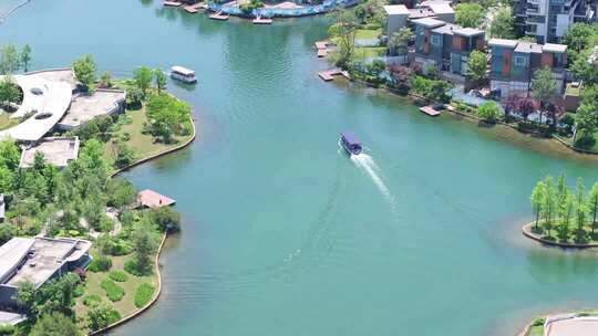成都麓湖清澈湖水上的游船航拍合集