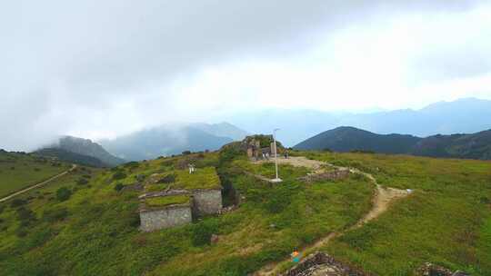 航拍武夷山黄岗山最高峰峡谷草甸森林云海