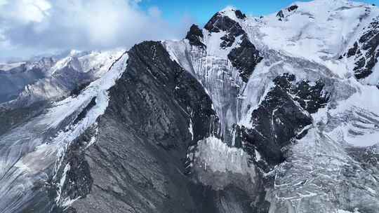 新疆天山雪山