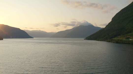 峡湾，挪威，狭窄的入口，山脉