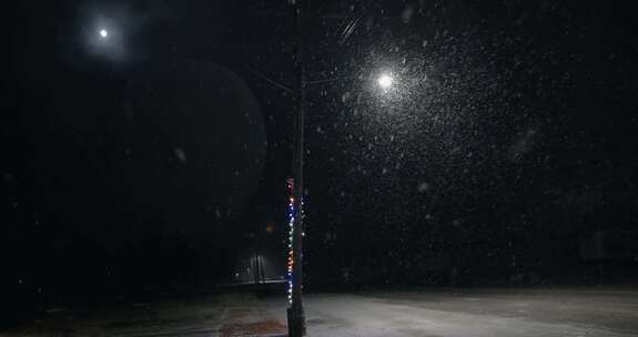 下雪的路灯