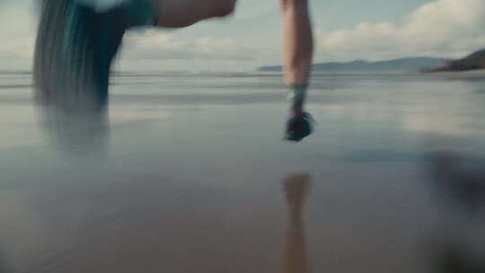 海边沙滩奔跑视频素材模板下载