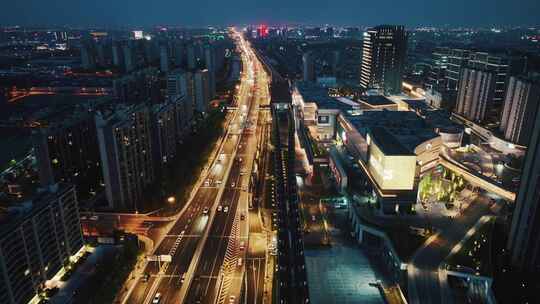 夜幕下的上海高架交通