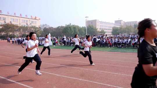 学校运动会 跑道奔跑 跳高跳远