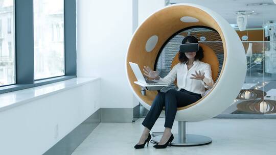 VR  虚拟世界 vr眼镜 AR 增强现实