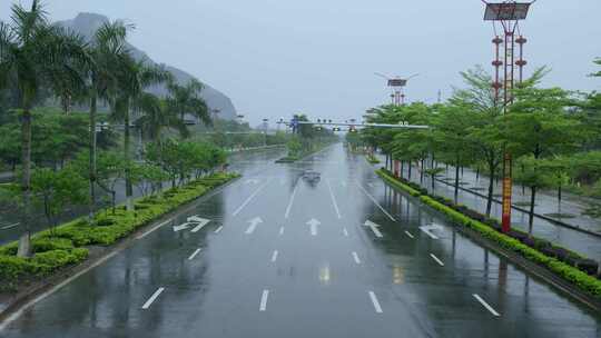 景观大道下雨马路雨景车流