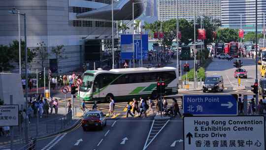 香港十字路口的行人